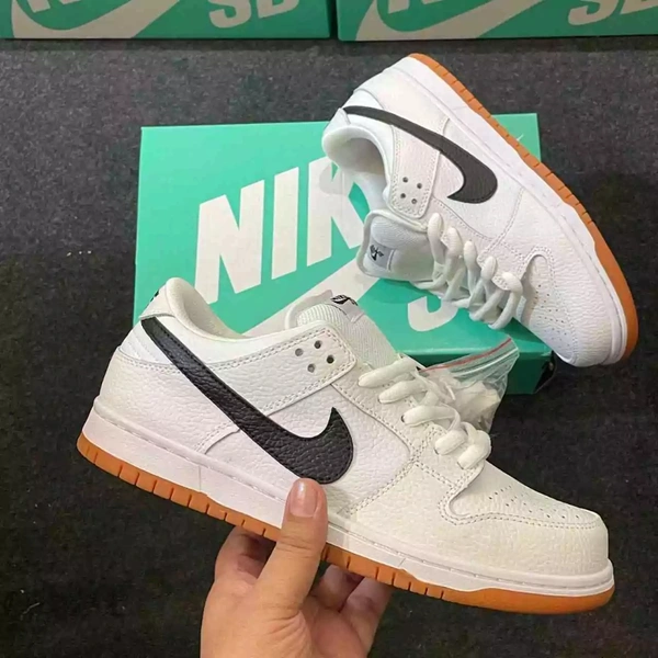Nike SB Dunk  Best Stylish Nike SB Dunk   - Nike shoes At Low Price  - 43, White