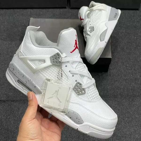 Jordan Retro 4 at Low Price  - Stylish Sneakers For Men's  - 44, White