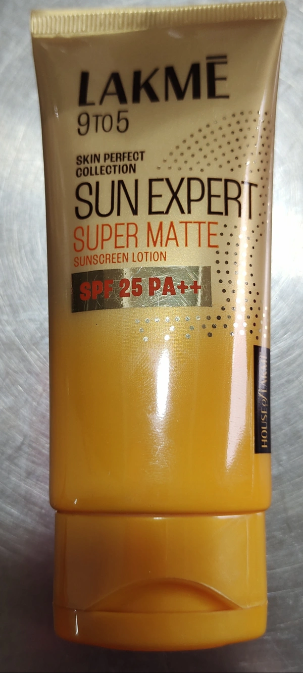 Lakeme Sun Expert Super Matte Cream 