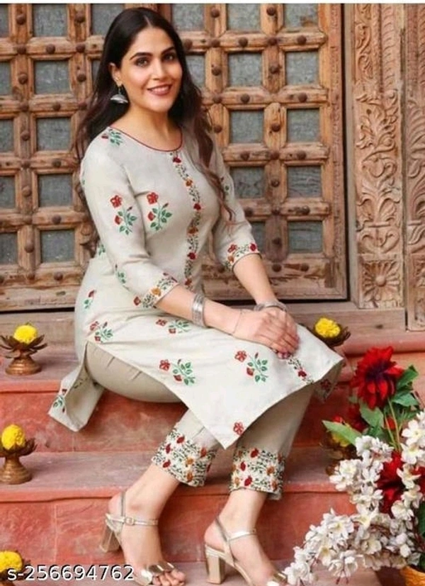 Women Kurta Set - S
