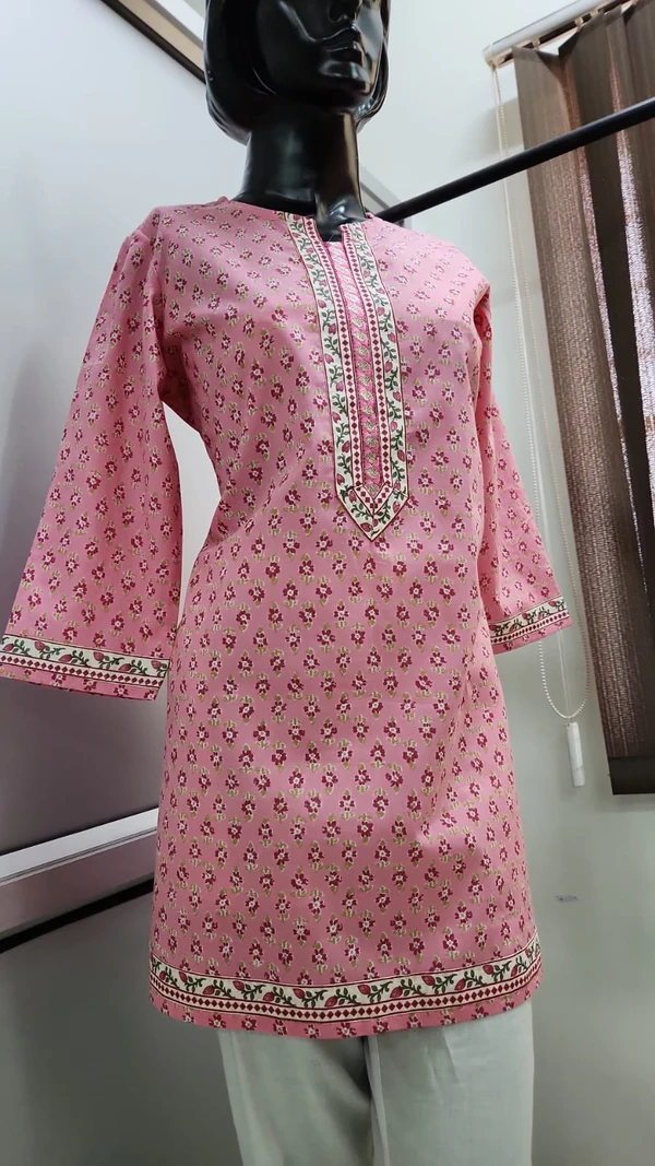 Baby Pink Print Regular Kurti - L