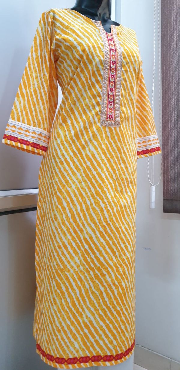 Off-White Yellow Lehariya Gold Thread Patti Kurta - XL