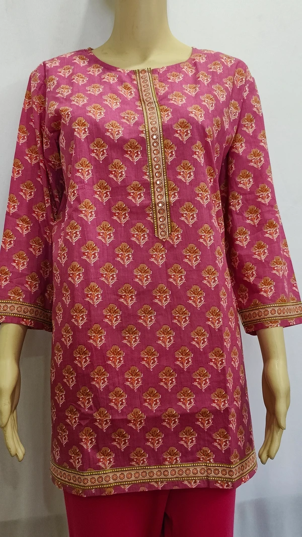 Onion Pink Off-White Print Regular Kurti - 4XL