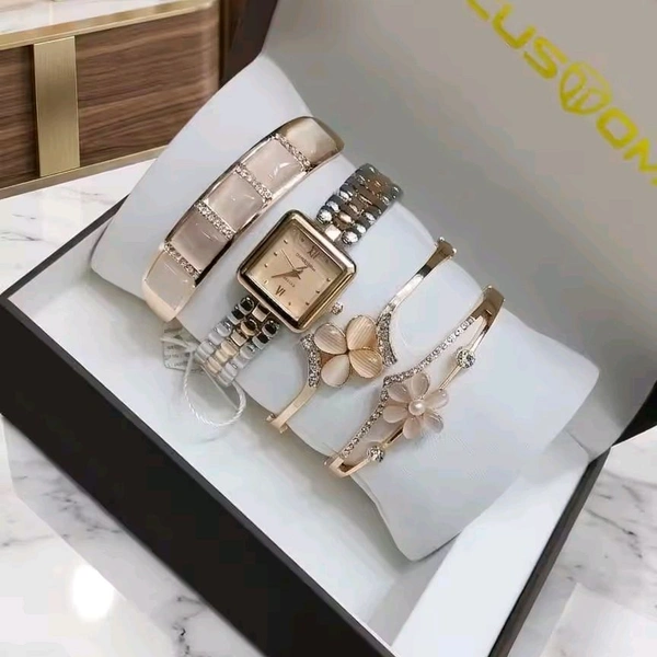 CUSTOME BRACELET WATCH