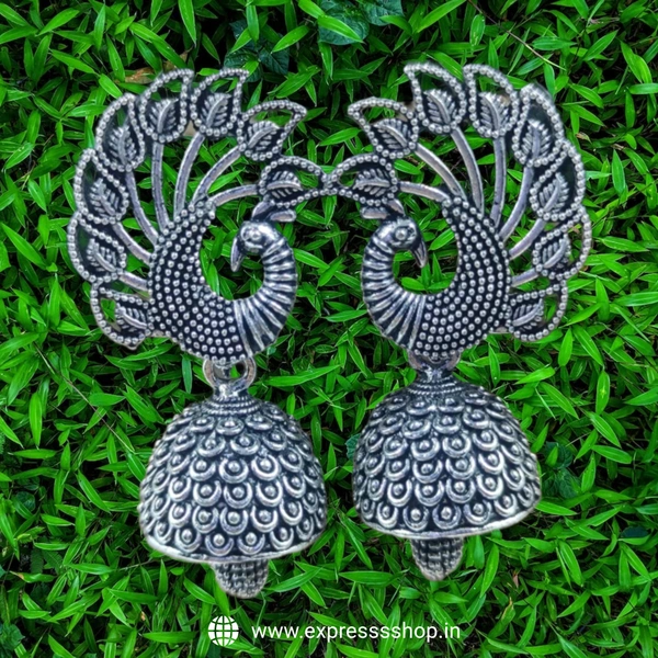 Express Jwellery  Add a touch of elegance to your look with these stunning silver earrings. 💎✨#silverearrings #elegance #jewelry #accessories