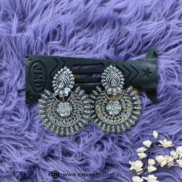 Express Jwellery  Add a touch of elegance to your look with these stunning silver earrings. 💎✨#silverearrings #elegance #jewelry #accessories