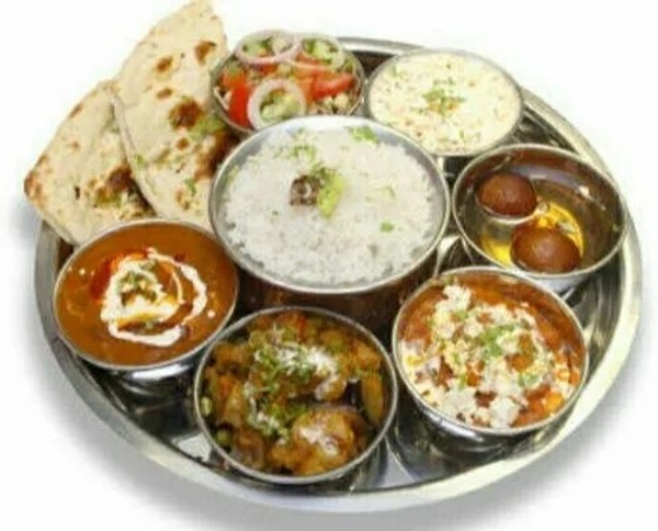नॉर्मल थाली, रोटी 4, चावल, दाल,सब्जी, सलाद, अचार,