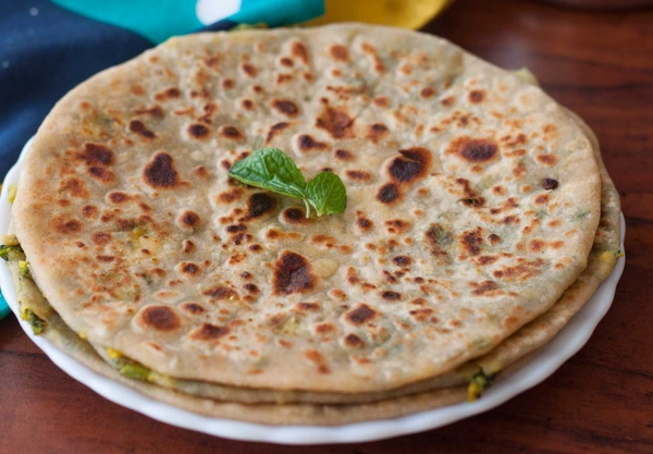 पनीर पराठा 2पीस चटनी 