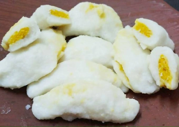 दाल पिठा 4पीस,चटनी (ऑर्डर का समय सुबह 6बजे से साम 6 बजे तक ही है)