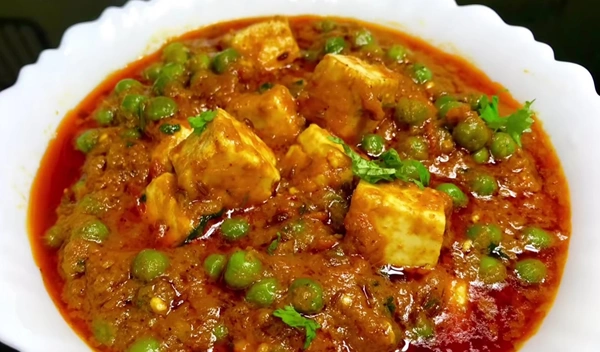 मटर पनीर 