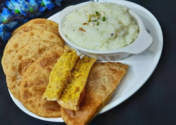 दाल पूड़ी 4पीस,खीर 