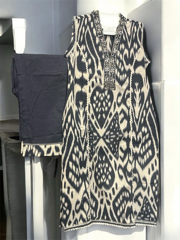 Raspberry Urban Ikat Sleeveless Kurti Set
 - L, black print
