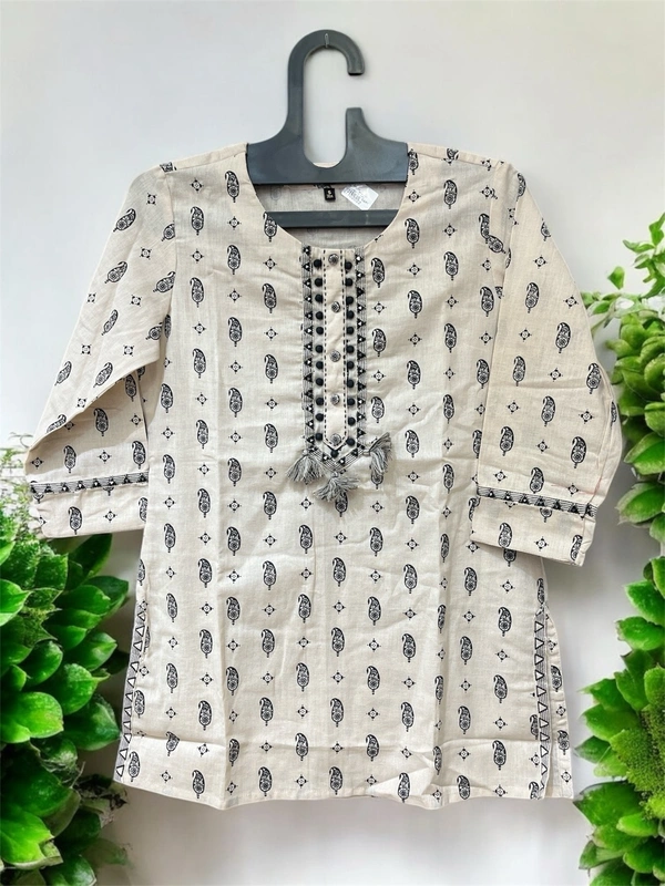 Raspberry Elegant Beige Paisley Short Kurti - off white, M