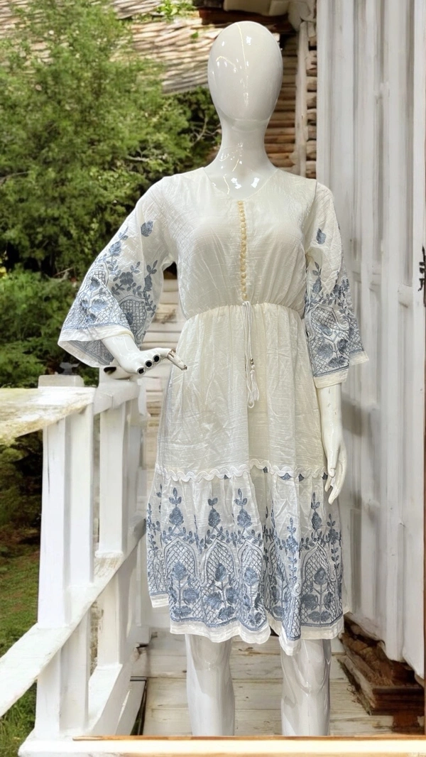 EMILY Ivory Bloom Embroidered Flared Dress
 - ivory, L