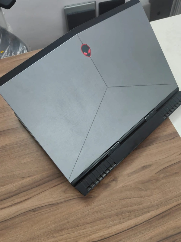 DELL ALIENWARE 👽 15 R3 - 15.6"