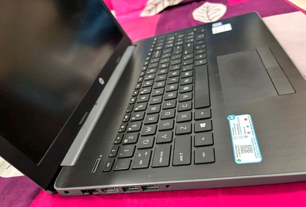 H P HP Notebook 15-da0352TU Laptop (7th Gen Core i3)