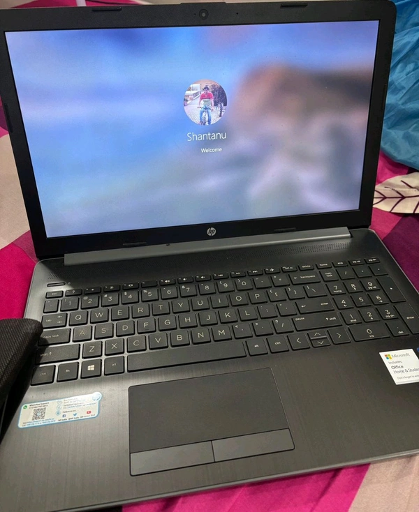 H P HP Notebook 15-da0352TU Laptop (7th Gen Core i3)