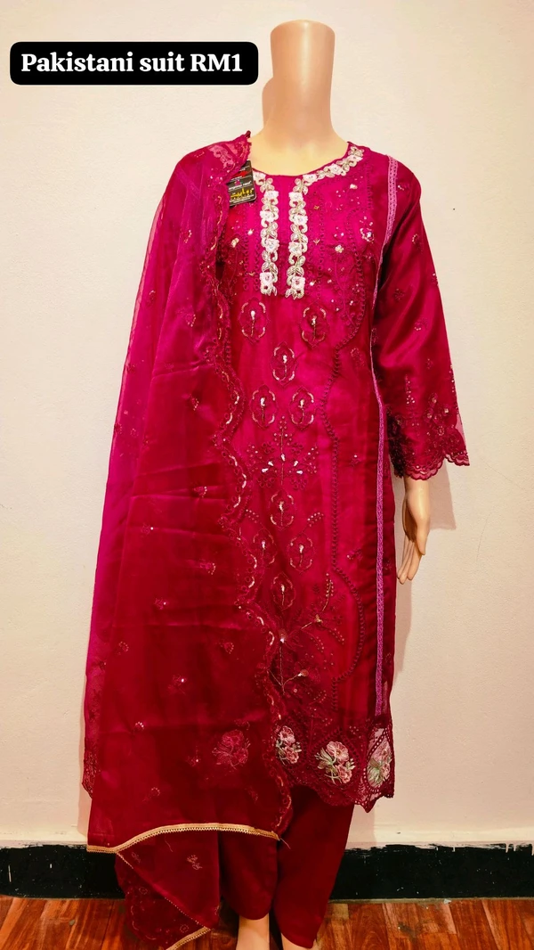 Pakistani suit RM1 