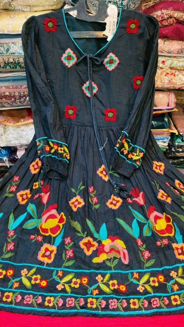 nfs6848 - Black, M