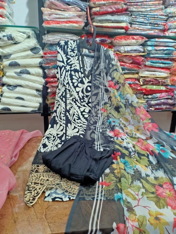 Nfs 576 black   
 - L