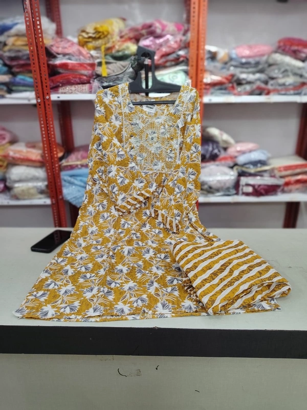 1000 ke 3 suits 
 - 4xl