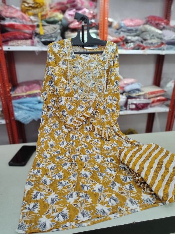 1000 ke 3 suits 
 - 4xl