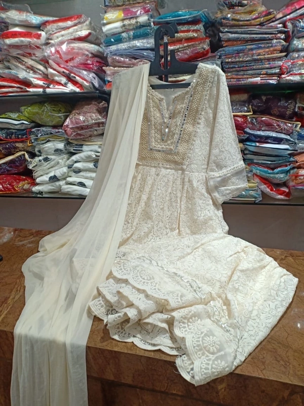 Nfs 4725 cream 
 - M