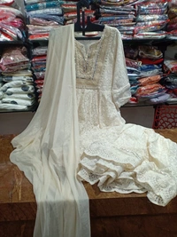 Nfs 4725 cream 
 - M