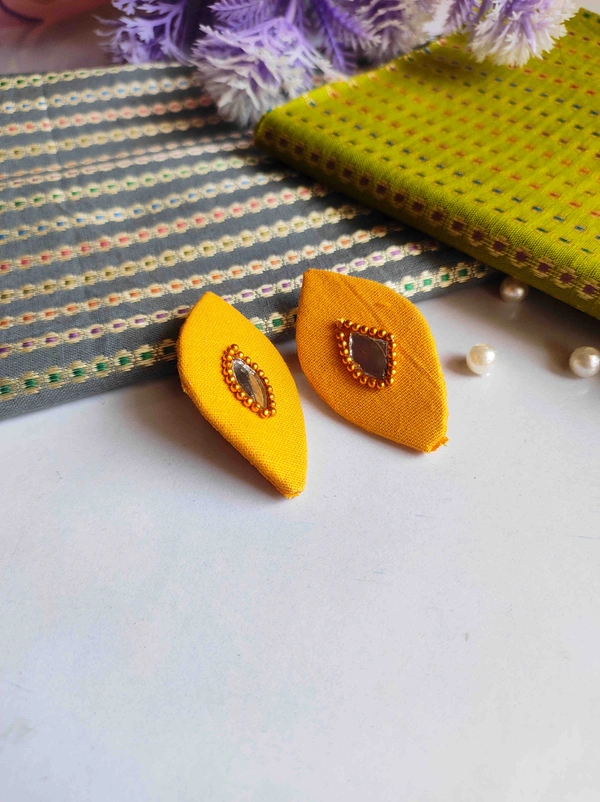 Naina  - Web Orange, Small stude