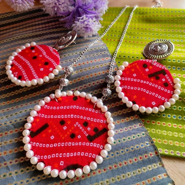 Fabric Choker  - Medium size, Red