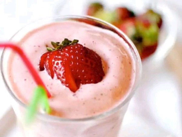 Strawberries Milk Shake