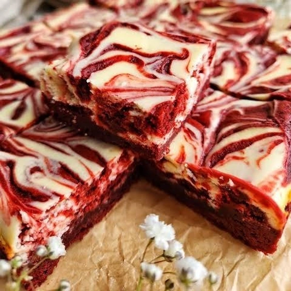 Lakvika Bakes Red Velvet Brownie - 1 Kg