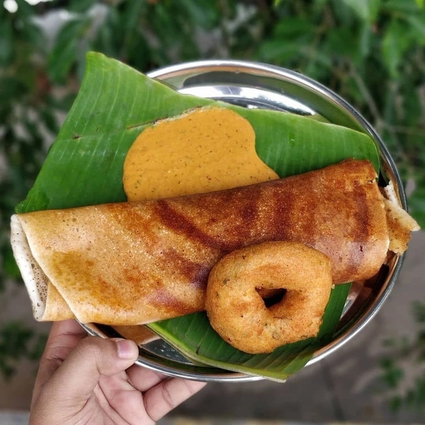 Beetroot Dosa + Vada Combo