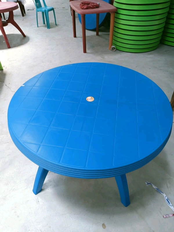 Round Table 