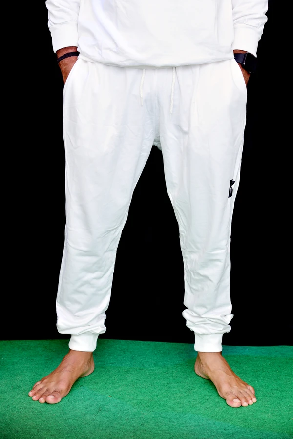 White Solid Relaxed-Fit Joggers By BLACKSANDWHITE - S, White