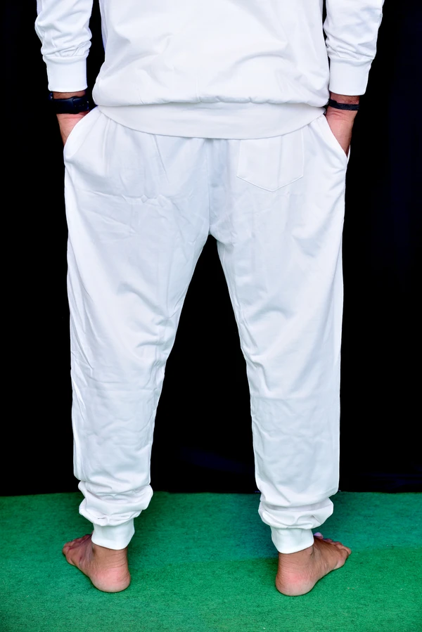 White Solid Relaxed-Fit Joggers By BLACKSANDWHITE - M, White