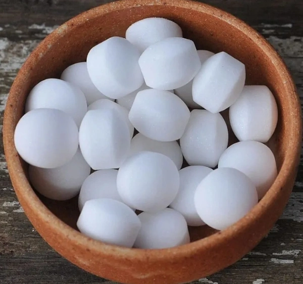 SP. PREMIUM QUALITY NAFTALINE BALLS..SP. కలరా ఉండలు  - kg