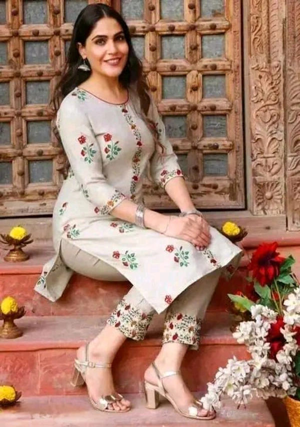 Banita Attractive Women Kurta Sets - L