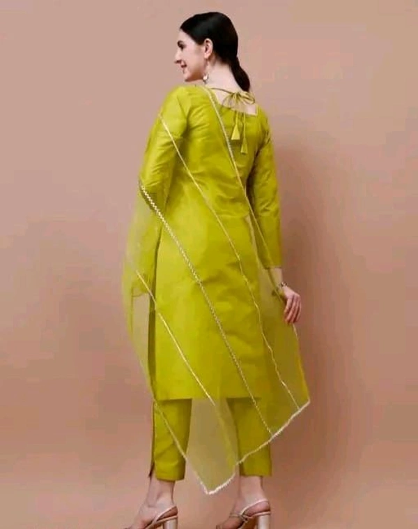 Kashvi Petite Women Kurta Sets - XL
