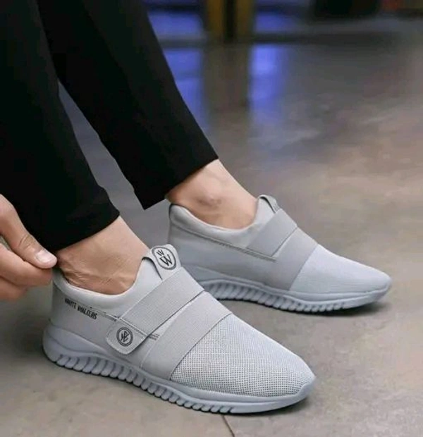 Modern Fashionable Men Sports Shoes - 7