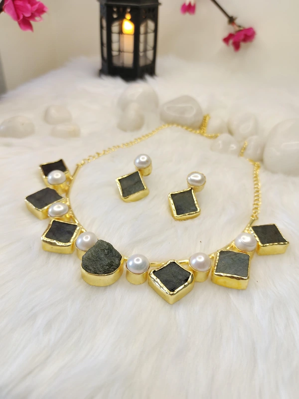 Black Raw Stone Choker Set Necklace