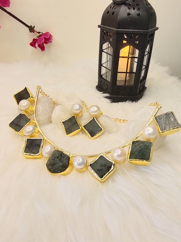 Black Raw Stone Choker Set Necklace