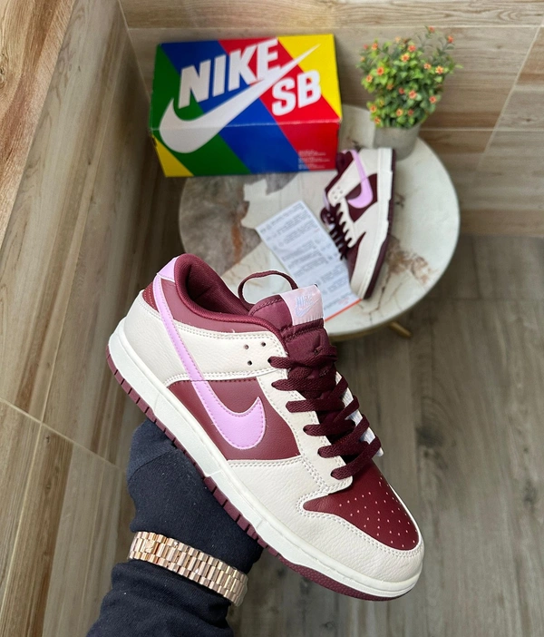 Nike SB Dunk Valentines  - 10