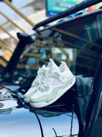 Imported Retro 4  - 10, Olivine & White