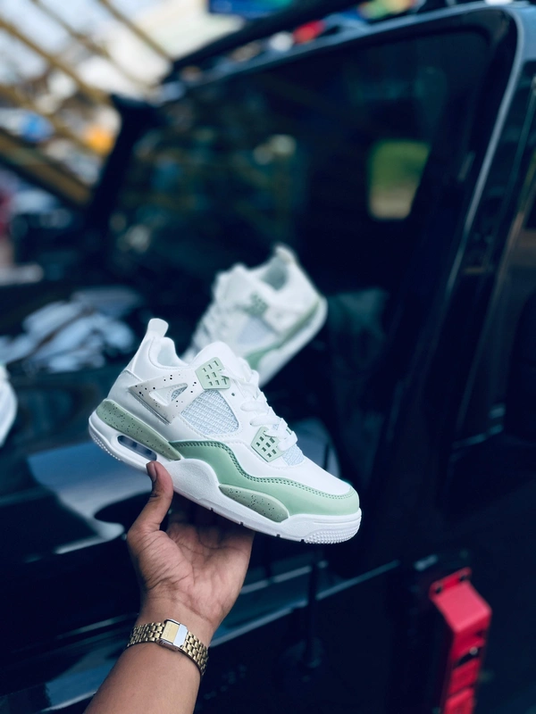 Imported Retro 4  - 8, Olivine & White