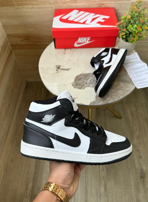 Nike Air Jordan Retro 1 Panda  - 6