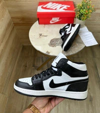 Nike Air Jordan Retro 1 Panda  - 6