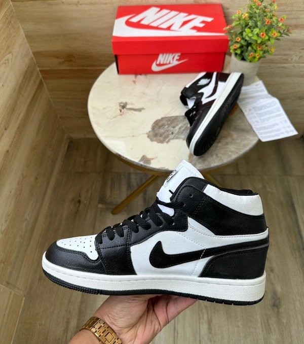 Nike Air Jordan Retro 1 Panda  - 6