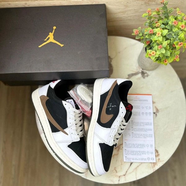 Nike Air Jordan Retro 1 Travis Scott - 10