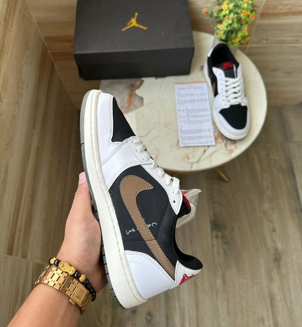 Nike Air Jordan Retro 1 Travis Scott - 10